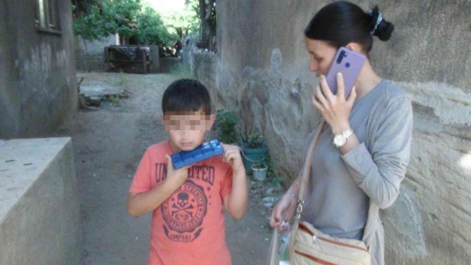 Elinde Alkol Şişesiye Sokakta Ateş Edip Arkadaşını Vurdu, Seken Saçma 11 Yaşındaki Çocuğu Da Yaraladı