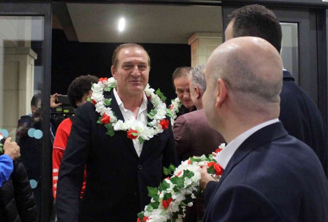 Avrupa Şampiyonu Olan Tekvando Milli Takımı Yurda Döndü