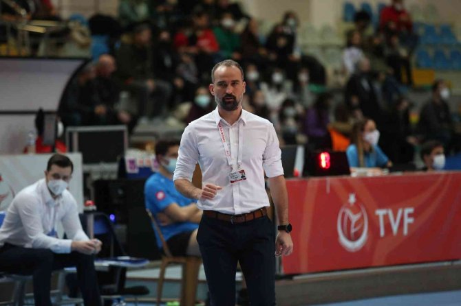 Bursa Büyükşehir Belediyespor’da Başantrenör Cemal Bora Şensoy’la Sözleşme Yenilendi