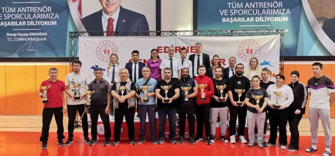 Ayvalıklı Tekvandocular Başarıya Doymuyor