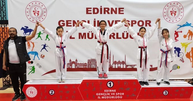 Ayvalıklı Tekvandocular Başarıya Doymuyor