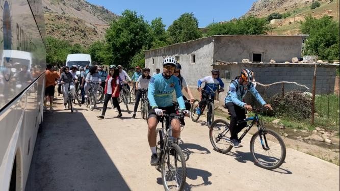 Kozluk Meslek Yüksekokulu Öğrencileri Bisiklet Ve Uçurtma Etkinliği Düzenledi