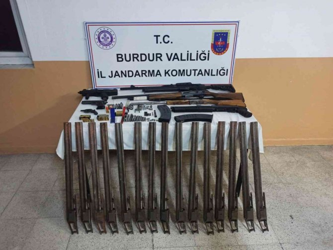 Evde Tabanca Ve Tüfek İmalatına Jandarma Baskını