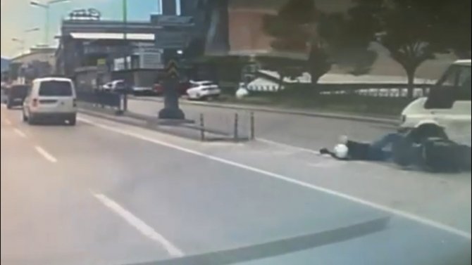 Bursa’da Görülmemiş Kaza..motosiklet Sürücüsünün Ölümden Döndüğü Anlar Kamerada