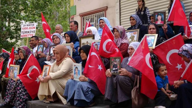 Evlat Nöbetindeki Anne Mutlu’dan Hdp’ye Tepki: “Davaları İçin Kendi Çocuklarını Göndersinler”
