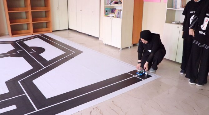 Hastaneden Robotik Kodlama Yapan Öğrencilere Tam Destek