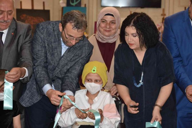 Pendik’te Lösemili Çocuklardan Anlamlı Sergi