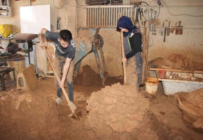 Bileziklerini Satıp Atölye Açtı, Kendi İşinin Patronu Oldu