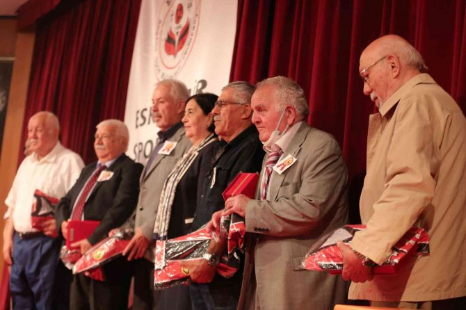 Easkf Yaşayan Efsaneleri Unutmadı