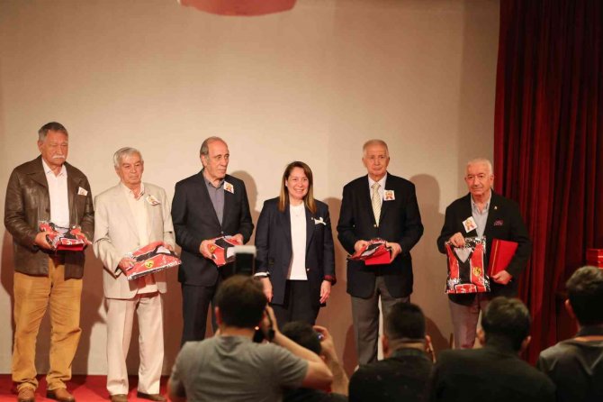 Easkf Yaşayan Efsaneleri Unutmadı