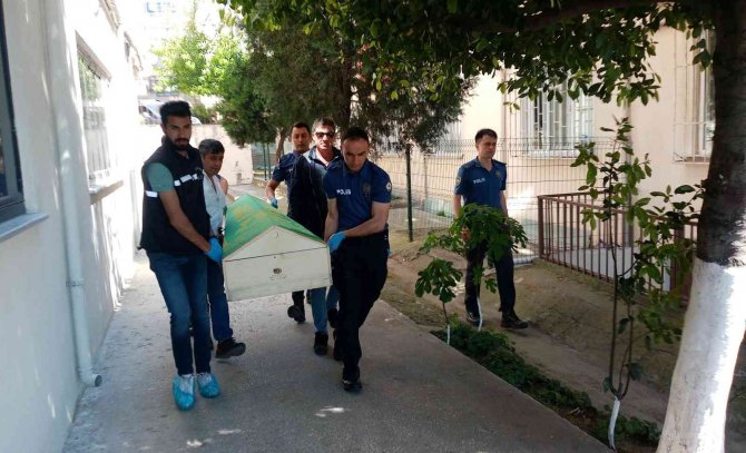 Evinin Balkonunda Ölü Bulundu
