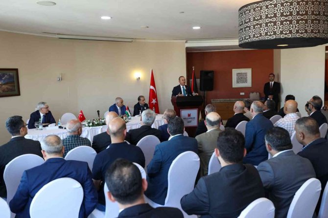 Dışişleri Bakanı Çavuşoğlu, Filistin’deki Türkiye Mezunlarıyla Bir Araya Geldi