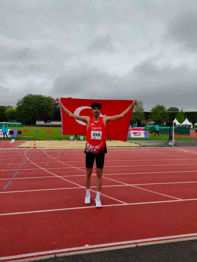 Atilla Göktuğ Taşdelen, Dünya İkincisi Oldu