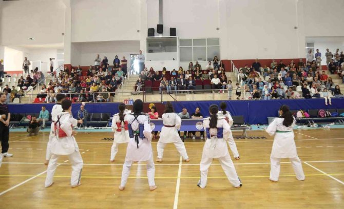 310 Sporcu Tekvando Kuşak Sınavını Başarıyla Tamamladı
