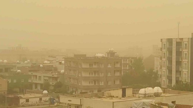 Toz Bulutu Silopi’de Hayatı Olumsuz Etkiledi