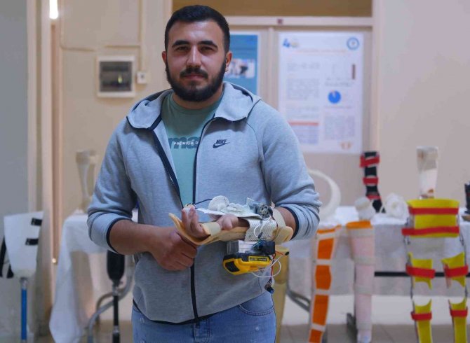 4 Kez Ameliyat Olmuştu, Pes Etmeyip Ürettiği Cihaz Hastalara Umut Oldu