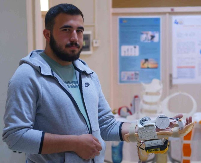 4 Kez Ameliyat Olmuştu, Pes Etmeyip Ürettiği Cihaz Hastalara Umut Oldu