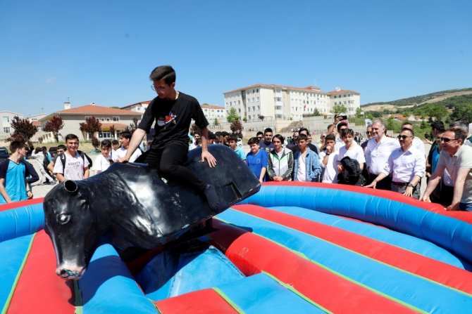 İ̇negöl’de Öğrenciler ‘Kampüsfest’ İle Coştu
