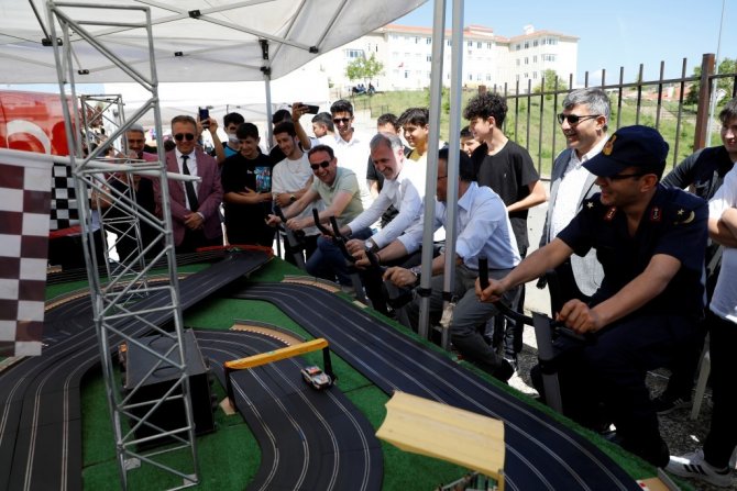 İ̇negöl’de Öğrenciler ‘Kampüsfest’ İle Coştu