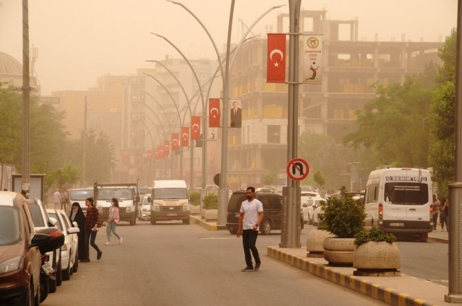 Toz Bulutu Cizre’yi Etkisi Altına Aldı