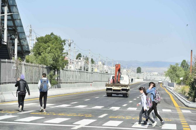 İ̇stasyon Caddesi’nin 25 Yıllık Trafik Çilesi Sona Erdi
