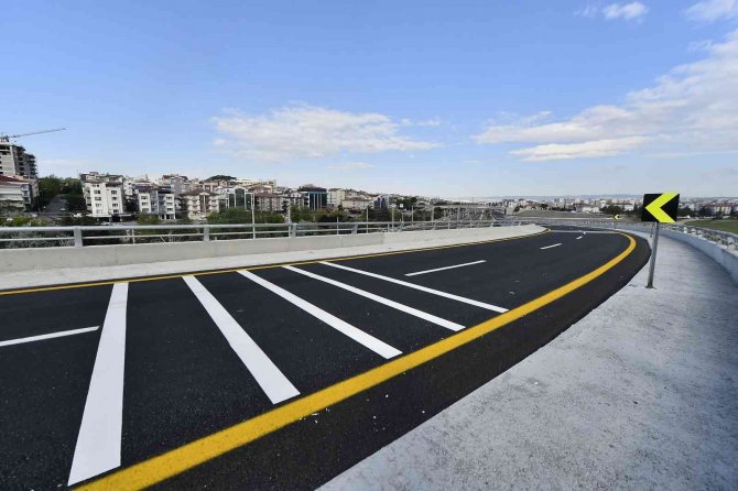 İ̇stasyon Caddesi’nin 25 Yıllık Trafik Çilesi Sona Erdi