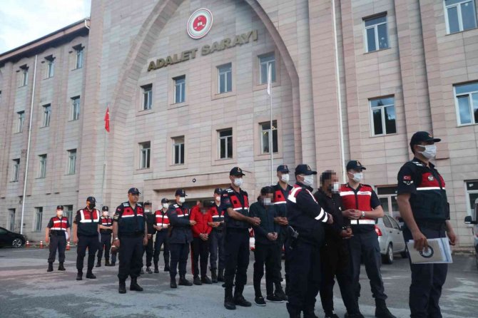 Jandarmadan Yozgat Merkezli 6 İlde Deaş Operasyonu: 5 Tutuklu