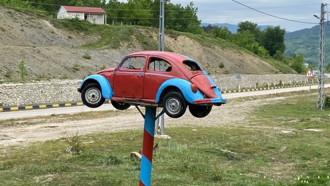 O Araç Bu Sene Bordo-maviye Boyandı