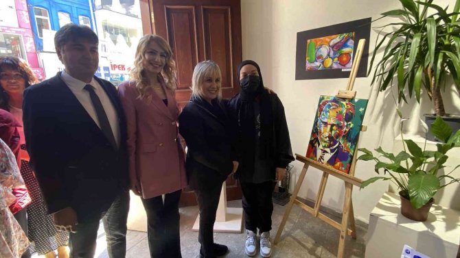 Öğrencilerin Yağlı Boya İle Yaptıkları Atatürk Tablosu Büyük Beğeni Topladı