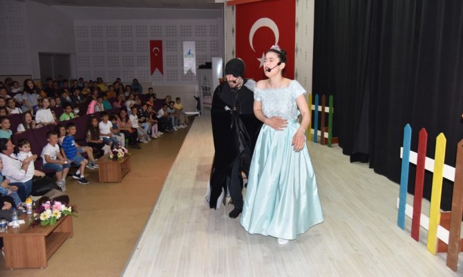 Kartepe’de Minikler "Şaşkın Korsan" Oyunuyla Eğlendi