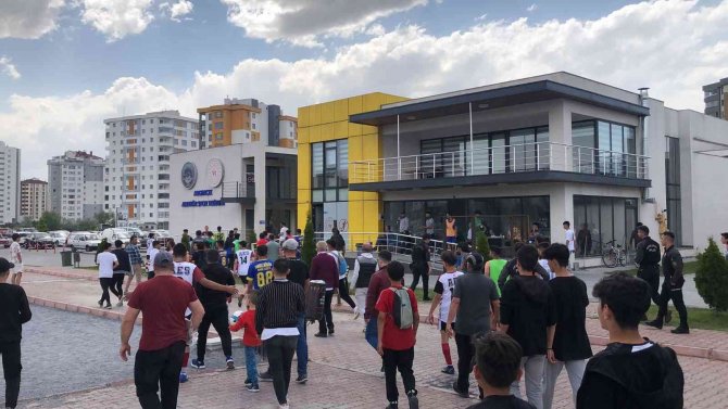 Maç Bitti, Kavga Başladı