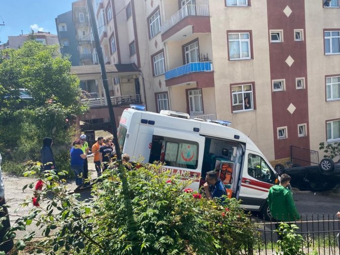Yoldan Çıkan Otomobil Devrildi: 3 Yaralı