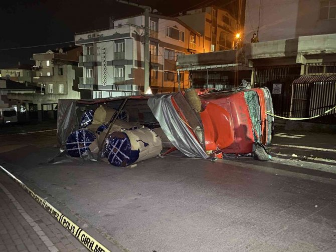 Feci Kazada Freni Boşalan Kamyonun Çarptığı Kadın Hayatını Kaybetti