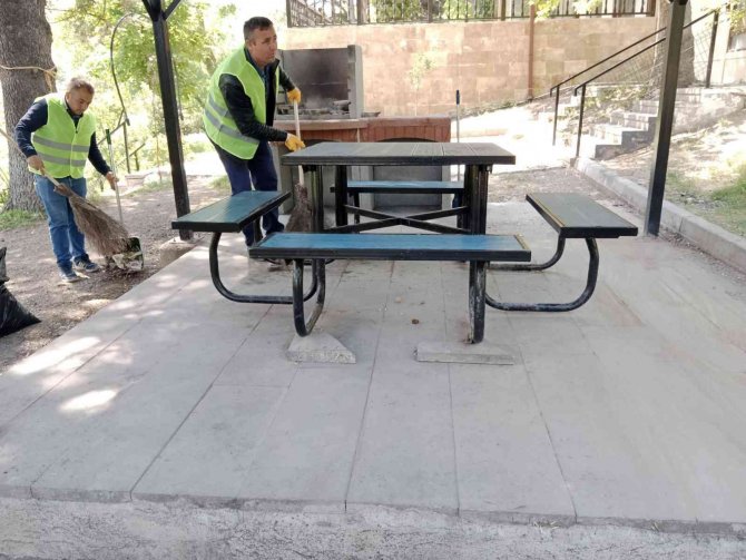 Kütahya’da Piknik Alanları Temizleniyor