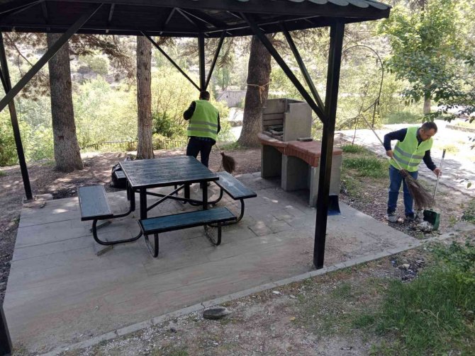 Kütahya’da Piknik Alanları Temizleniyor