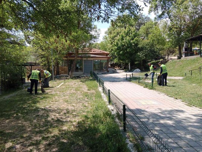 Kütahya’da Piknik Alanları Temizleniyor