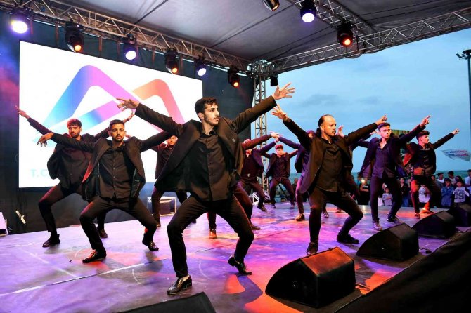 19 Mayıs Etkinlikleri ‘Dans Show’ İle Noktalandı