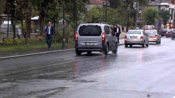 Tekirdağ’da Aniden Bastıran Yağmur Vatandaşlara Zor Anlar Yaşattı