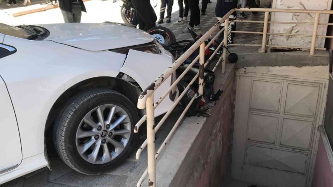Otomobil İle Motosiklet Çarpıştı: 1 Yaralı