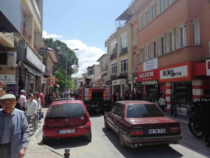 Muğla’da Depo Yangını Korkuttu