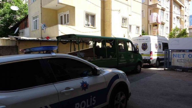 Kartal’da 3 Arkadaşın Bulunduğu Evde Esrarengiz Olay: 1 Kız Öldü, 1 Kız Yaralandı