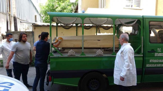 Kartal’da 3 Arkadaşın Bulunduğu Evde Esrarengiz Olay: 1 Kız Öldü, 1 Kız Yaralandı