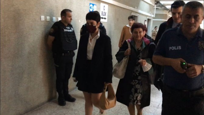 Ezgi Mola, Hakaret Suçundan Yargılandığı Davada 6 Bin 960 Tl Para Cezasına Çarptırıldı