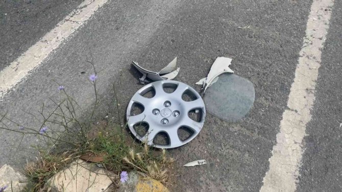 Pendik’te Karşı Şeride Geçen Otomobilin Kaza Anı Kamerada