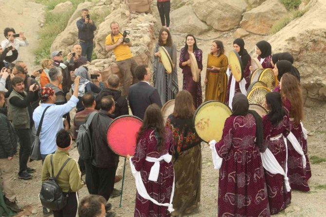 Öğrenciler Cudi Dağı Sefine Bölgesini Tuvale Aktardı