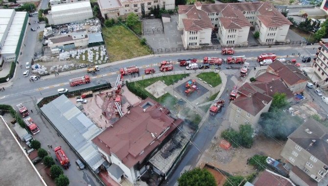 Sultanbeyli’de Mobilya Fabrikasındaki Yangın Kontrol Altına Alındı