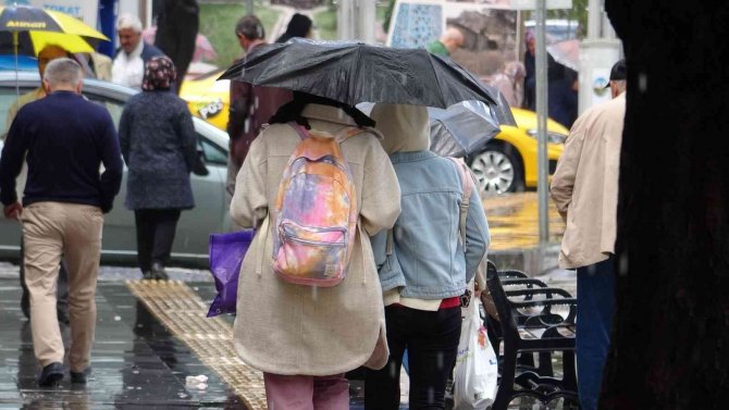 Tokat’ta Sağanak Yağış Etkili Oldu