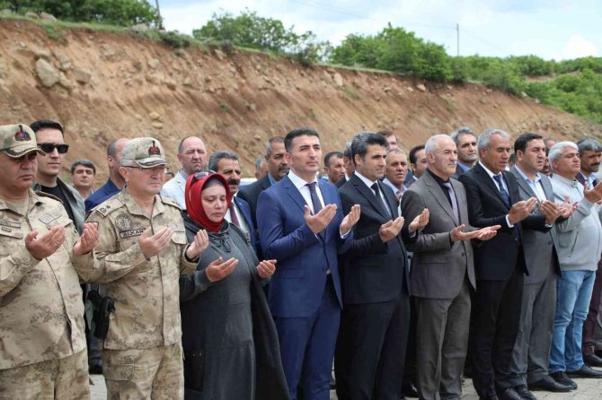 Bingöl’de 29 Yıl Önce Haince Şehit Edilen 33 Asker Törenle Anıldı