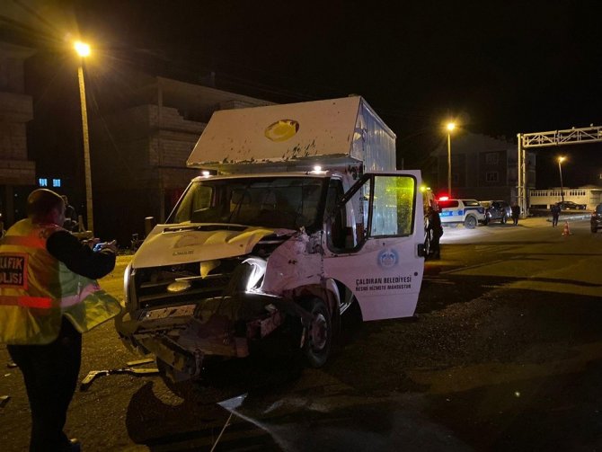 Vakaya Giden Ambulans Kaza Yaptı: 3 Yaralı