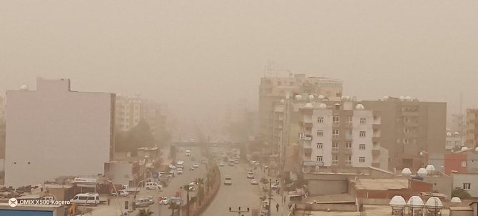 Irak’tan Gelen Kum Fırtınası Şırnak’ta Hayatı Olumsuz Etkiledi